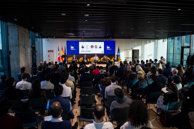 El prestigioso economista Diego García del Río participó junto a Néstor Camarillo, Senador de la República Méxicana, en una ponencia sobre inversión y economía en la prestigiosa IE University 1 Diego García del Río